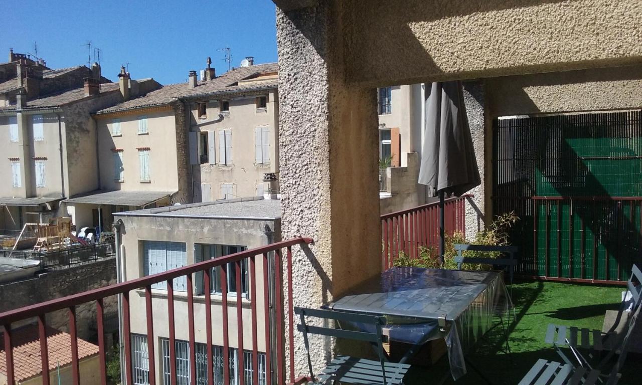 appartement climatisé avec terrasse au coeur de Nyons Exterior foto